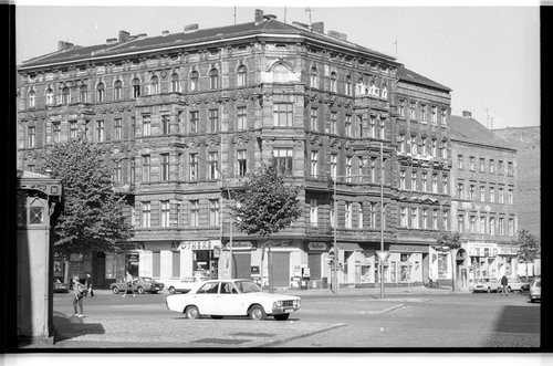 http://fhxb-museum.de/xmap/media/fotosammlungen/j__rgen_henschel__negative__1959_1991_/image/fhxb_jh_k01_0162_06_1500px.jpg (FHXB Friedrichshain-Kreuzberg Museum RR-F)