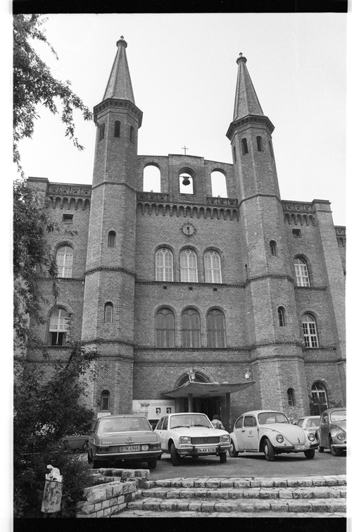 http://fhxb-museum.de/xmap/media/fotosammlungen/j__rgen_henschel__negative__1959_1991_/image/fhxb_jh_k01_0176_21_1500px.jpg (FHXB Friedrichshain-Kreuzberg Museum RR-F)