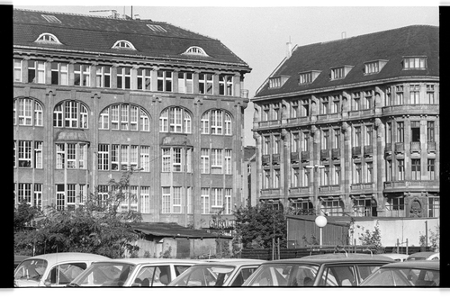 http://fhxb-museum.de/xmap/media/fotosammlungen/j__rgen_henschel__negative__1959_1991_/image/fhxb_jh_k01_0191_24_1500px.jpg (FHXB Friedrichshain-Kreuzberg Museum RR-F)