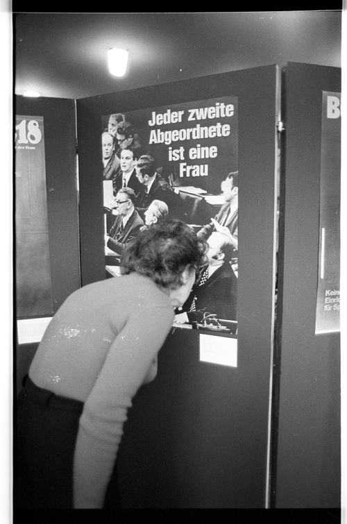 http://fhxb-museum.de/xmap/media/fotosammlungen/j__rgen_henschel__negative__1959_1991_/image/fhxb_jh_k01_0203_01_1500px.jpg (FHXB Friedrichshain-Kreuzberg Museum RR-F)