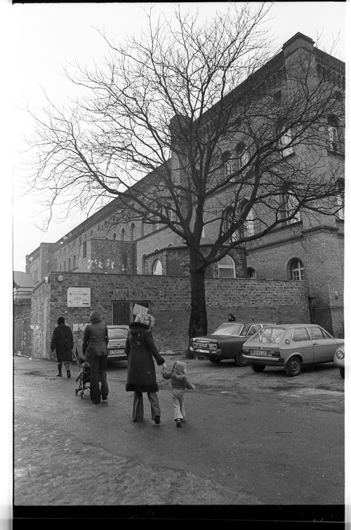 http://fhxb-museum.de/xmap/media/fotosammlungen/j__rgen_henschel__negative__1959_1991_/image/fhxb_jh_k01_0204_05_1500px.jpg (FHXB Friedrichshain-Kreuzberg Museum RR-F)