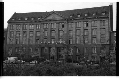 http://fhxb-museum.de/xmap/media/fotosammlungen/j__rgen_henschel__negative__1959_1991_/image/fhxb_jh_k02_0420_21a_1500px.jpg (FHXB Friedrichshain-Kreuzberg Museum RR-F)
