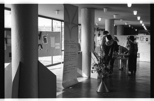 http://fhxb-museum.de/xmap/media/fotosammlungen/j__rgen_henschel__negative__1959_1991_/image/fhxb_jh_k02_0413_26_1500px.jpg (FHXB Friedrichshain-Kreuzberg Museum RR-F)