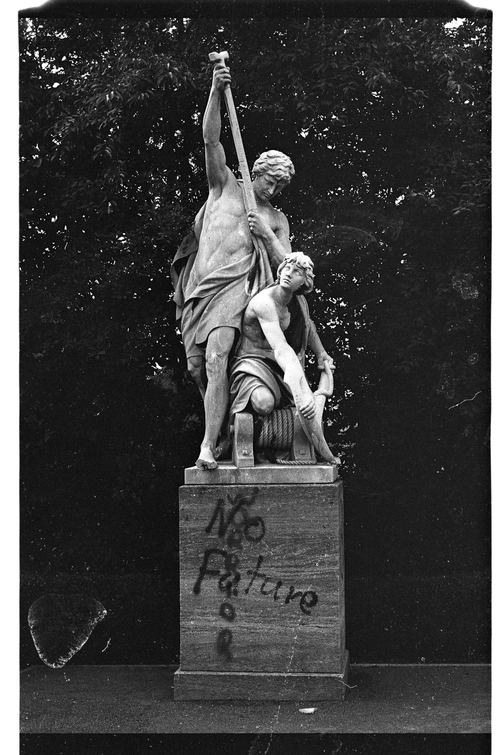 http://fhxb-museum.de/xmap/media/fotosammlungen/j__rgen_henschel__negative__1959_1991_/image/fhxb_jh_k02_0430_06_1500px.jpg (FHXB Friedrichshain-Kreuzberg Museum RR-F)
