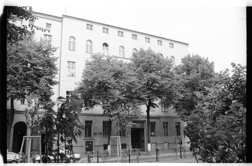 http://fhxb-museum.de/xmap/media/fotosammlungen/j__rgen_henschel__negative__1959_1991_/image/fhxb_jh_k02_0427_37_1500px.jpg (FHXB Friedrichshain-Kreuzberg Museum RR-F)