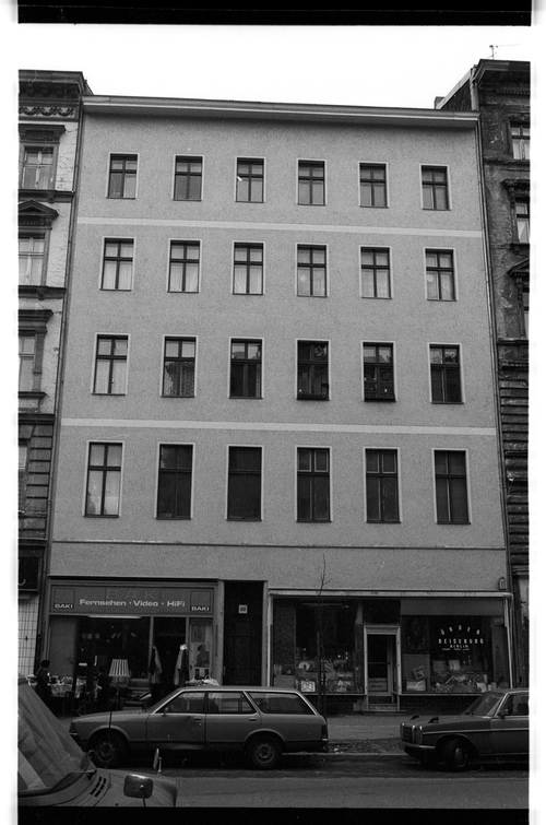 http://fhxb-museum.de/xmap/media/fotosammlungen/j__rgen_henschel__negative__1959_1991_/image/fhxb_jh_k03_0454_27_1500px.jpg (FHXB Friedrichshain-Kreuzberg Museum RR-F)