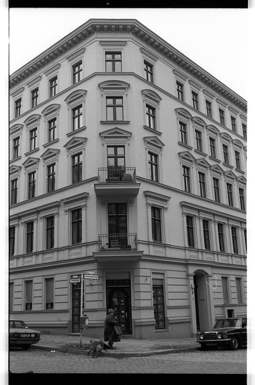 http://fhxb-museum.de/xmap/media/fotosammlungen/j__rgen_henschel__negative__1959_1991_/image/fhxb_jh_k03_0454_31_1500px.jpg (FHXB Friedrichshain-Kreuzberg Museum RR-F)