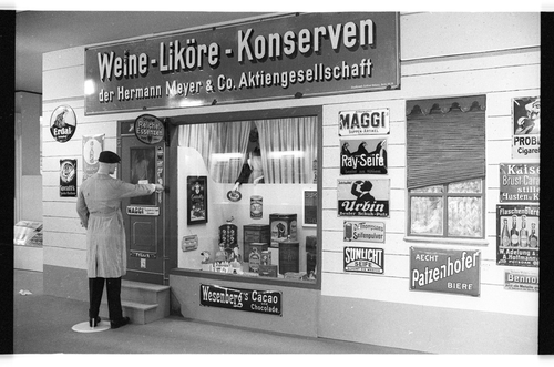 http://fhxb-museum.de/xmap/media/fotosammlungen/j__rgen_henschel__negative__1959_1991_/image/fhxb_jh_k03_0469_28_1500px.jpg (FHXB Friedrichshain-Kreuzberg Museum RR-F)