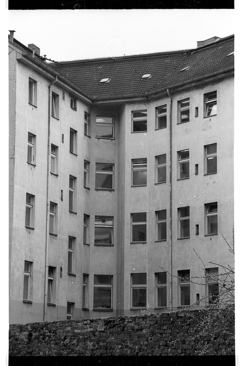 http://fhxb-museum.de/xmap/media/fotosammlungen/j__rgen_henschel__negative__1959_1991_/image/fhxb_jh_k03_0460_15_1500px.jpg (FHXB Friedrichshain-Kreuzberg Museum RR-F)