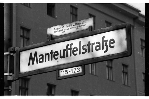 http://fhxb-museum.de/xmap/media/fotosammlungen/j__rgen_henschel__negative__1959_1991_/image/fhxb_jh_k03_0461_31_1500px.jpg (FHXB Friedrichshain-Kreuzberg Museum RR-F)