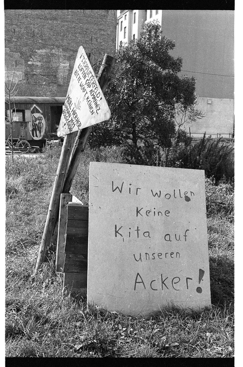 http://fhxb-museum.de/xmap/media/fotosammlungen/j__rgen_henschel__negative__1959_1991_/image/fhxb_jh_k03_0515_05_1500px.jpg (FHXB Friedrichshain-Kreuzberg Museum RR-F)