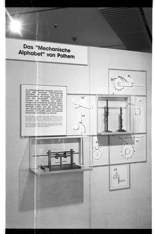 http://fhxb-museum.de/xmap/media/fotosammlungen/j__rgen_henschel__negative__1959_1991_/image/fhxb_jh_k03_0502_21_1500px.jpg (FHXB Friedrichshain-Kreuzberg Museum RR-F)