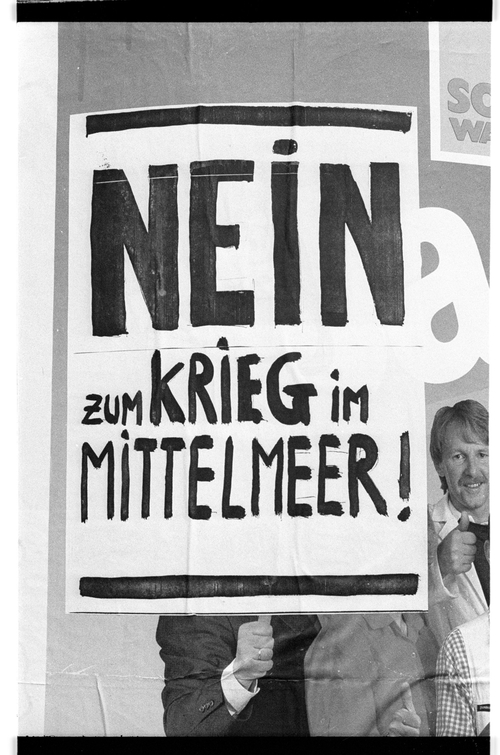 http://fhxb-museum.de/xmap/media/fotosammlungen/j__rgen_henschel__negative__1959_1991_/image/fhxb_jh_k03_0501_17_1500px.jpg (FHXB Friedrichshain-Kreuzberg Museum RR-F)