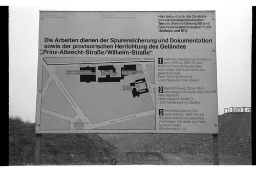 http://fhxb-museum.de/xmap/media/fotosammlungen/j__rgen_henschel__negative__1959_1991_/image/fhxb_jh_k03_0554_18_1500px.jpg (FHXB Friedrichshain-Kreuzberg Museum RR-F)