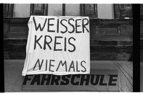http://fhxb-museum.de/xmap/media/fotosammlungen/j__rgen_henschel__negative__1959_1991_/image/fhxb_jh_k03_0543_01_1500px.jpg (FHXB Friedrichshain-Kreuzberg Museum RR-F)