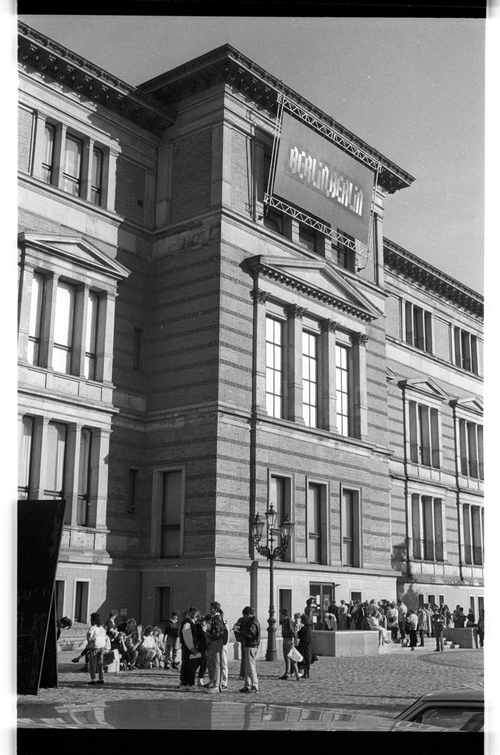 http://fhxb-museum.de/xmap/media/fotosammlungen/j__rgen_henschel__negative__1959_1991_/image/fhxb_jh_k03_0579_19_1500px.jpg (FHXB Friedrichshain-Kreuzberg Museum RR-F)