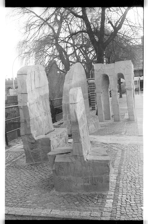 http://fhxb-museum.de/xmap/media/fotosammlungen/j__rgen_henschel__negative__1959_1991_/image/fhxb_jh_k03_0589_07_1500px.jpg (FHXB Friedrichshain-Kreuzberg Museum RR-F)
