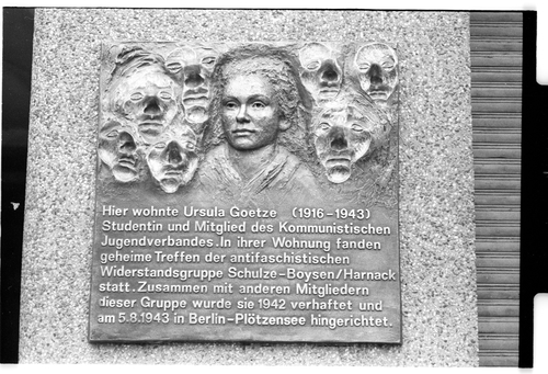 http://fhxb-museum.de/xmap/media/fotosammlungen/j__rgen_henschel__negative__1959_1991_/image/fhxb_jh_k03_0582_22_1500px.jpg (FHXB Friedrichshain-Kreuzberg Museum RR-F)