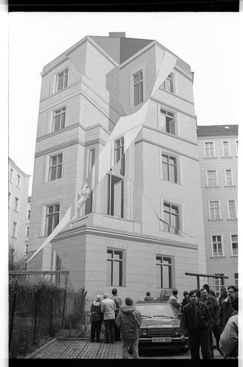 http://fhxb-museum.de/xmap/media/fotosammlungen/j__rgen_henschel__negative__1959_1991_/image/fhxb_jh_k03_0593_36_1500px.jpg (FHXB Friedrichshain-Kreuzberg Museum RR-F)