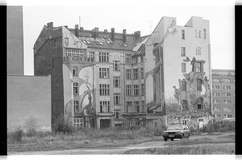 http://fhxb-museum.de/xmap/media/fotosammlungen/j__rgen_henschel__negative__1959_1991_/image/fhxb_jh_k03_0576_35_1500px.jpg (FHXB Friedrichshain-Kreuzberg Museum RR-F)