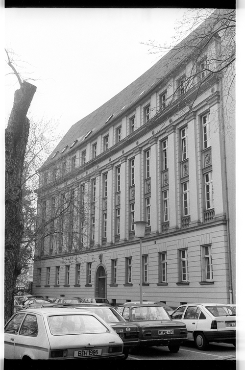 http://fhxb-museum.de/xmap/media/fotosammlungen/j__rgen_henschel__negative__1959_1991_/image/fhxb_jh_k03_0597_11_1500px.jpg (FHXB Friedrichshain-Kreuzberg Museum RR-F)
