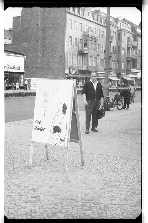 http://fhxb-museum.de/xmap/media/fotosammlungen/j__rgen_henschel__negative__1959_1991_/image/fhxb_jh_b01_0004_13_1500px.jpg (FHXB Friedrichshain-Kreuzberg Museum RR-F)