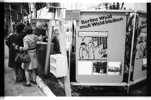 http://fhxb-museum.de/xmap/media/fotosammlungen/j__rgen_henschel__negative__1959_1991_/image/fhxb_jh_b01_0082_24_1500px.jpg (FHXB Friedrichshain-Kreuzberg Museum RR-F)