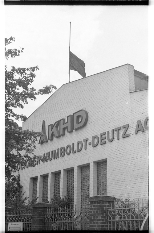 http://fhxb-museum.de/xmap/media/fotosammlungen/j__rgen_henschel__negative__1959_1991_/image/fhxb_jh_b01_0058_25_1500px.jpg (FHXB Friedrichshain-Kreuzberg Museum RR-F)