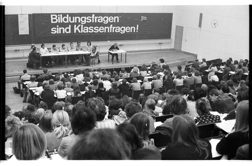 http://fhxb-museum.de/xmap/media/fotosammlungen/j__rgen_henschel__negative__1959_1991_/image/fhxb_jh_b01_0057_28a_1500px.jpg (FHXB Friedrichshain-Kreuzberg Museum RR-F)