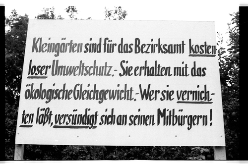 http://fhxb-museum.de/xmap/media/fotosammlungen/j__rgen_henschel__negative__1959_1991_/image/fhxb_jh_b01_0142_04_1500px.jpg (FHXB Friedrichshain-Kreuzberg Museum RR-F)