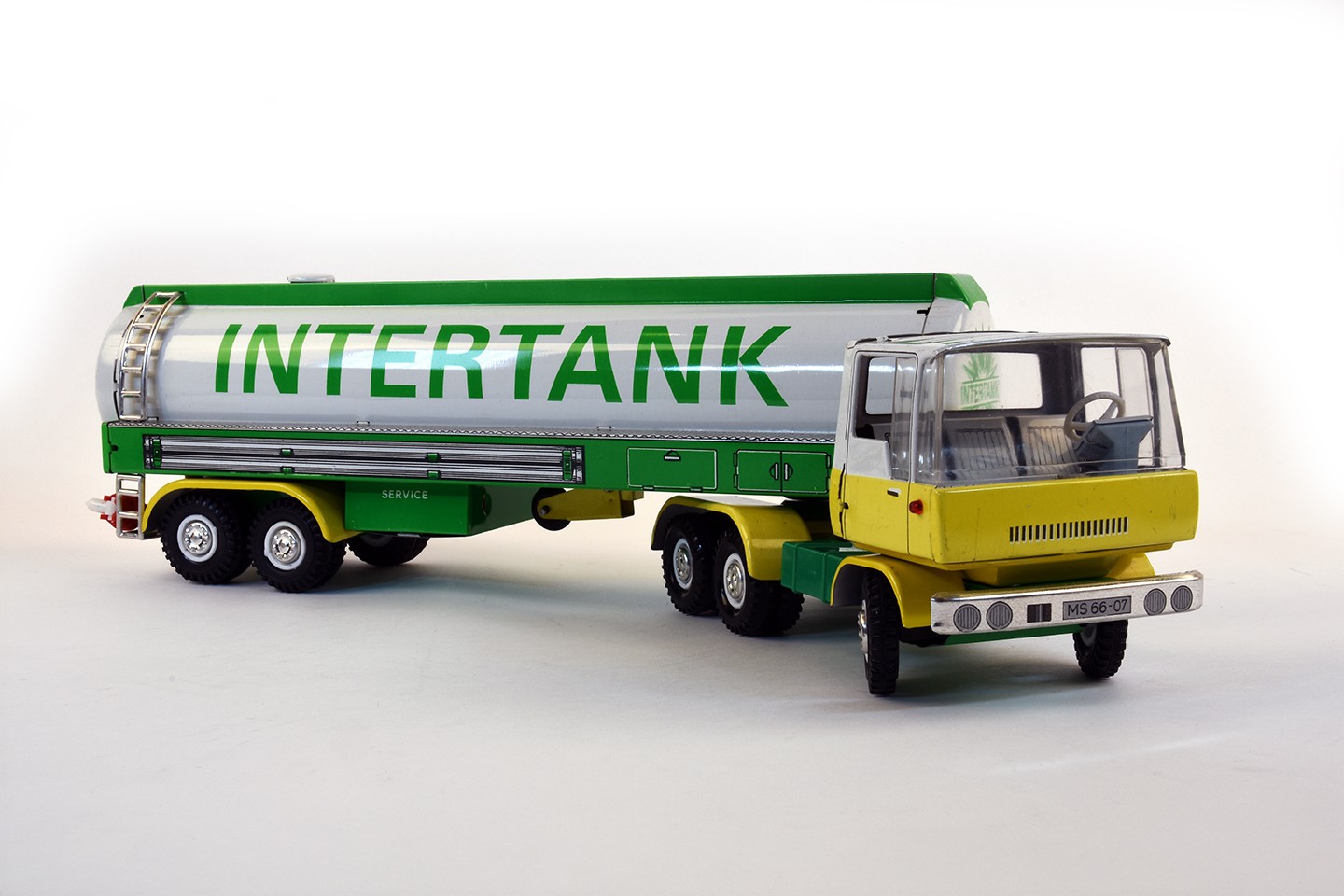 Sattelauflieger-Tankfahrzeug "Intertank" (Stadtmuseum Brandenburg an der Havel - Frey-Haus CC BY-NC-SA)