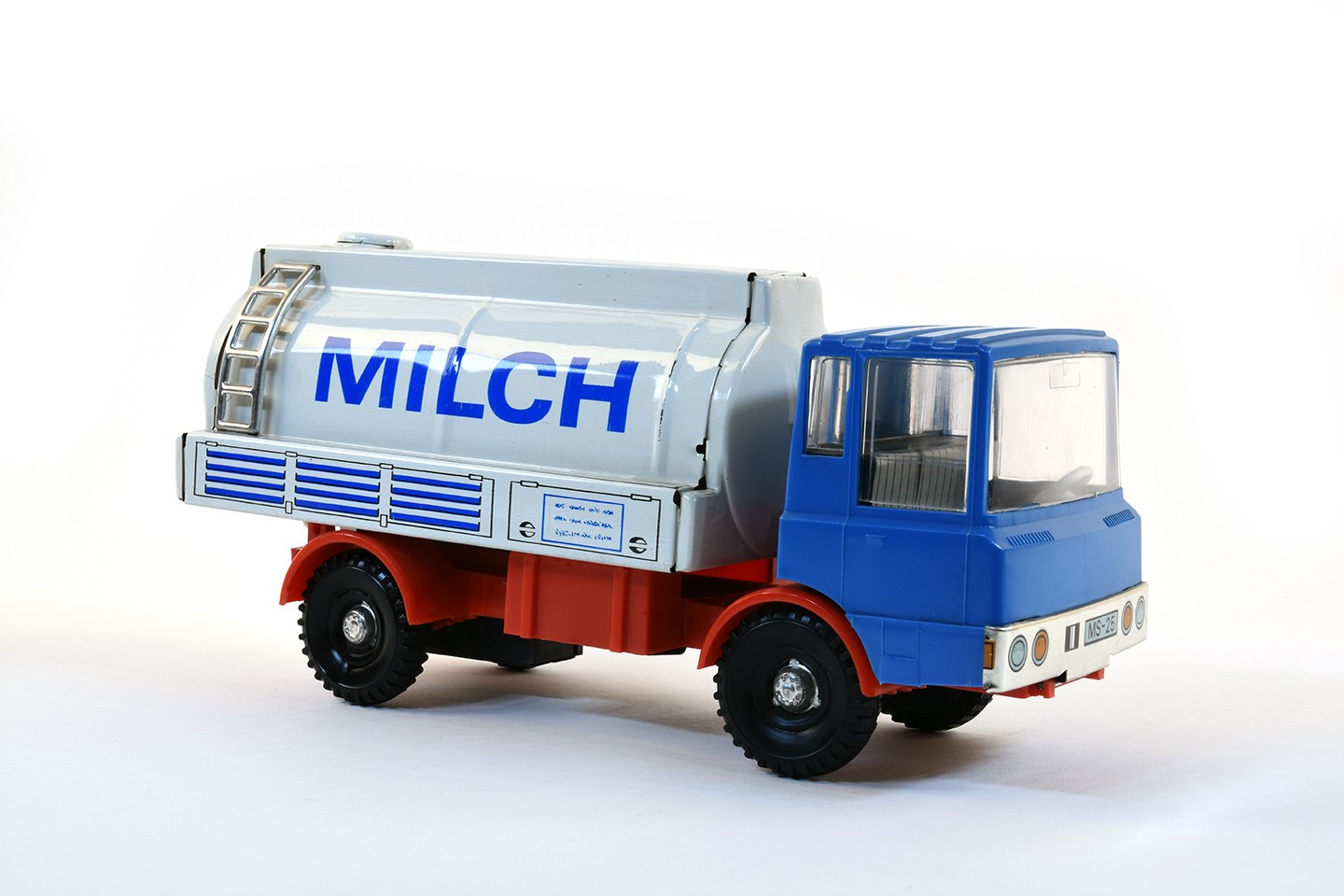 Tankfahrzeug "Milch" (Stadtmuseum Brandenburg an der Havel - Frey-Haus CC BY-NC-SA)