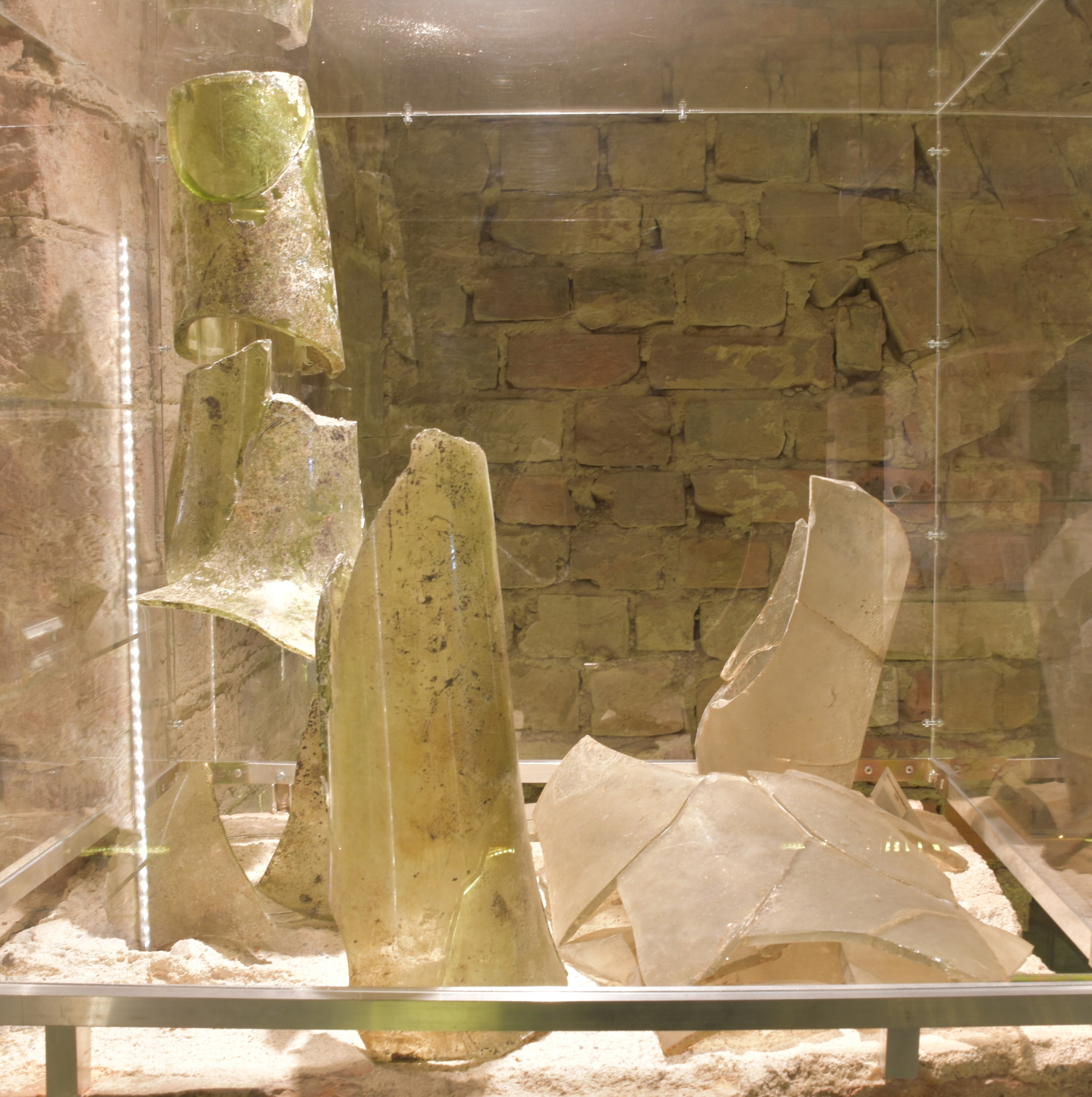 Retortenfragmente aus Glas (Brandenburgisches Landesamt für Denkmalpflege und Archäologisches Landesmuseum CC BY-NC-SA)