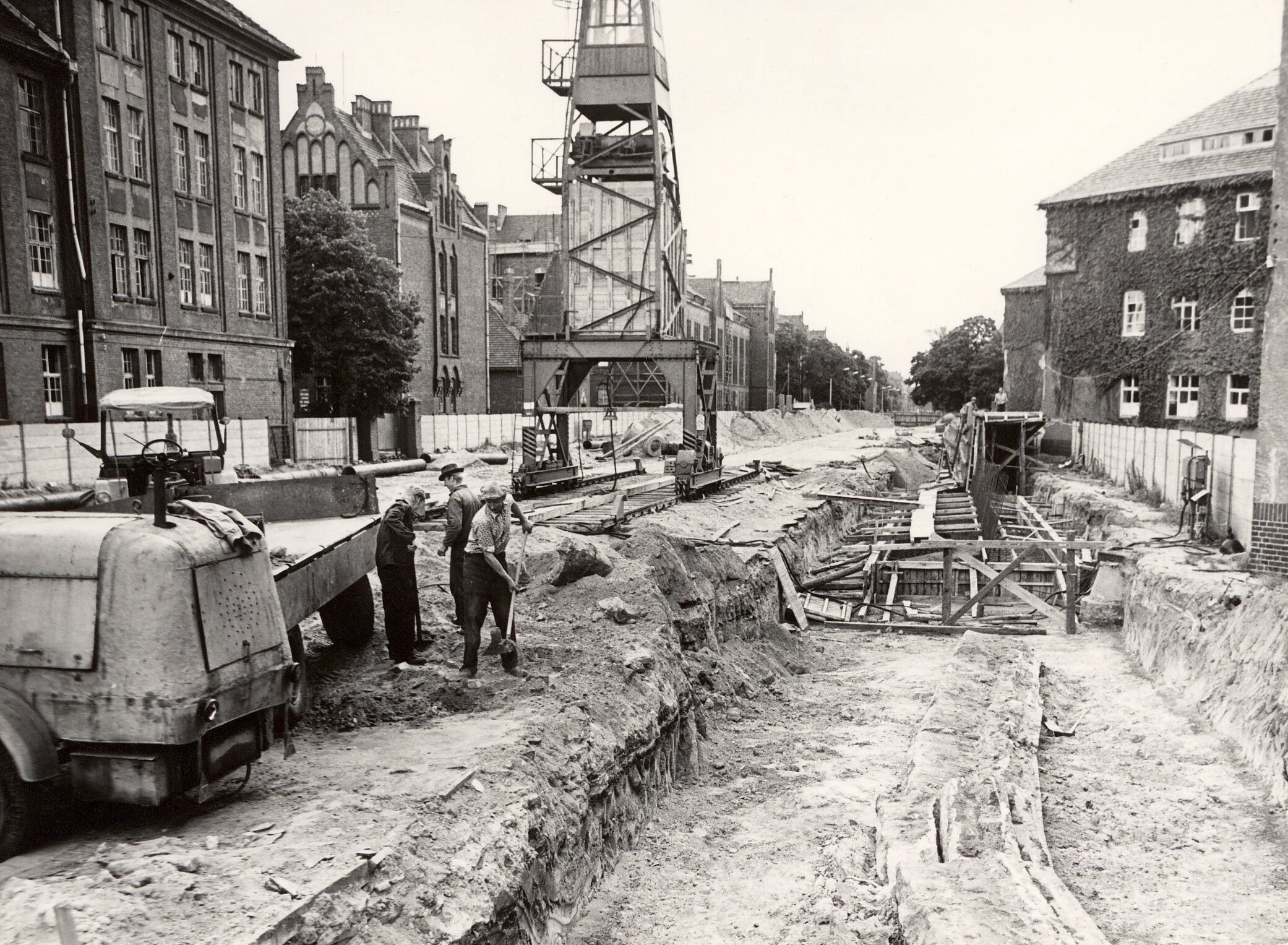 Fotografie Bauarbeiten an der Brücke des 20. Jahrestags, 1968/69 (Stadtmuseum Brandenburg an der Havel CC BY-NC-SA)