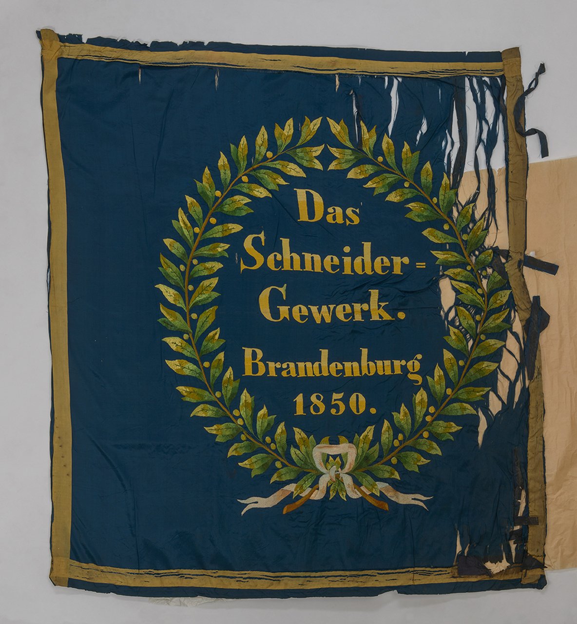 Fahne des Schneidergewerks Brandenburg (Stadtmuseum Brandenburg an der Havel CC BY-NC-SA)