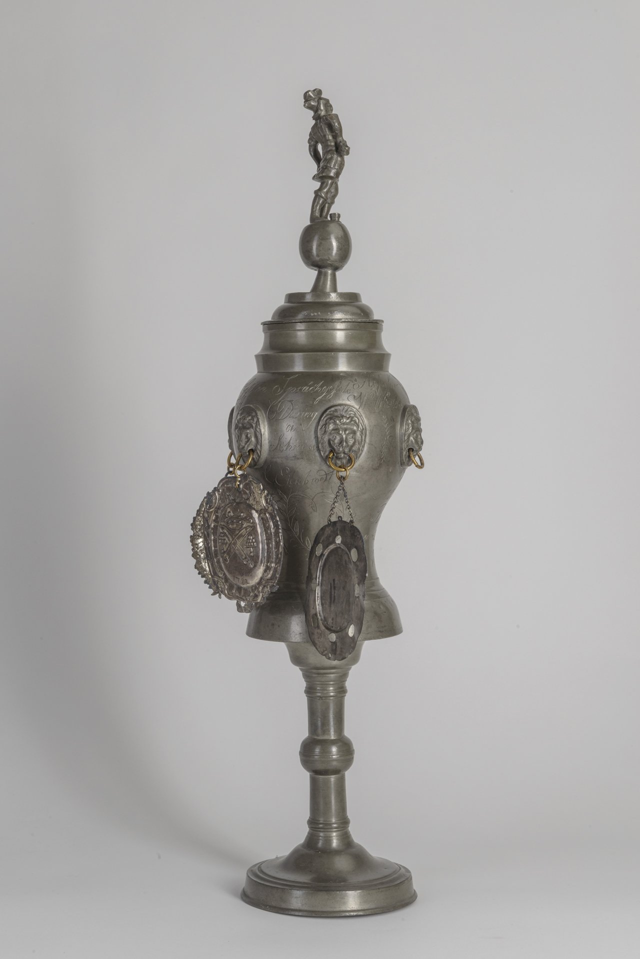 Willkomm-Pokal der Tuchmacher, 1836 (Stadtmuseum Brandenburg an der Havel CC BY-NC-SA)