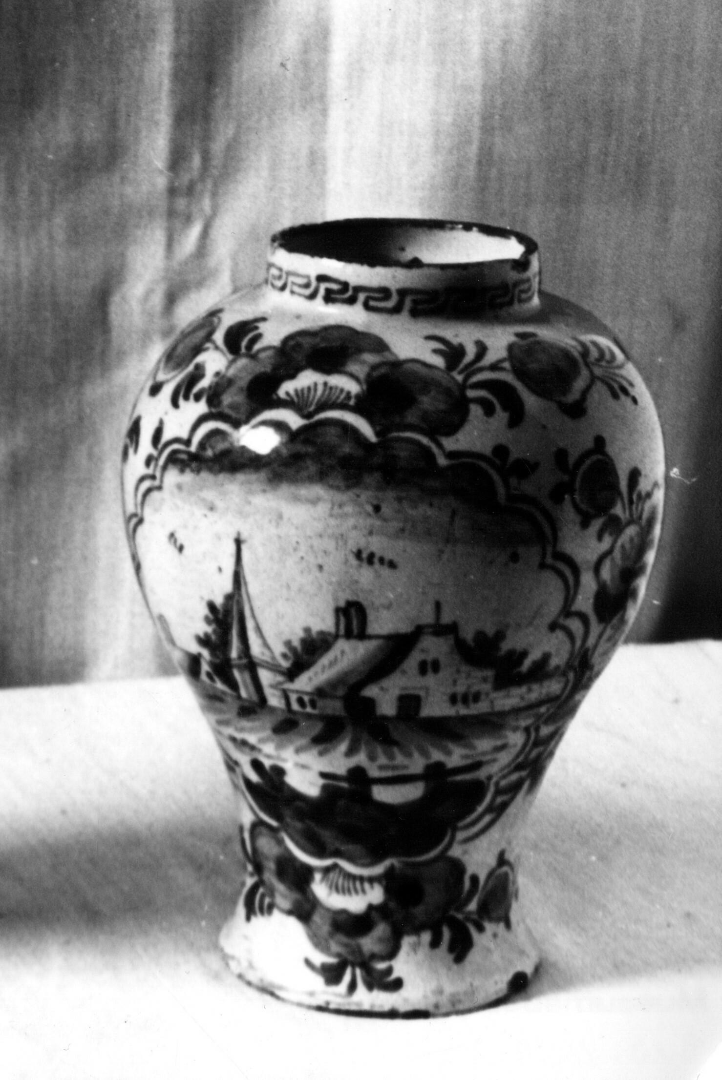 Vase mit ländlicher Szene (Potsdam Museum - Forum für Kunst und Geschichte CC BY-NC-SA)
