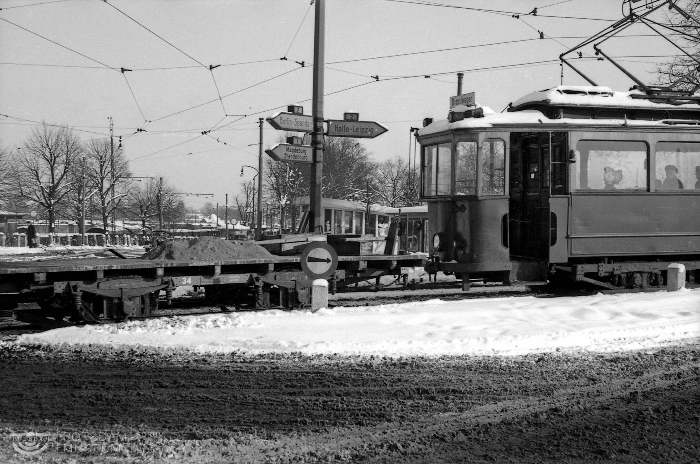 Straßenbahn im Winter (Potsdam Museum - Forum für Kunst und Geschichte CC BY-NC-SA)