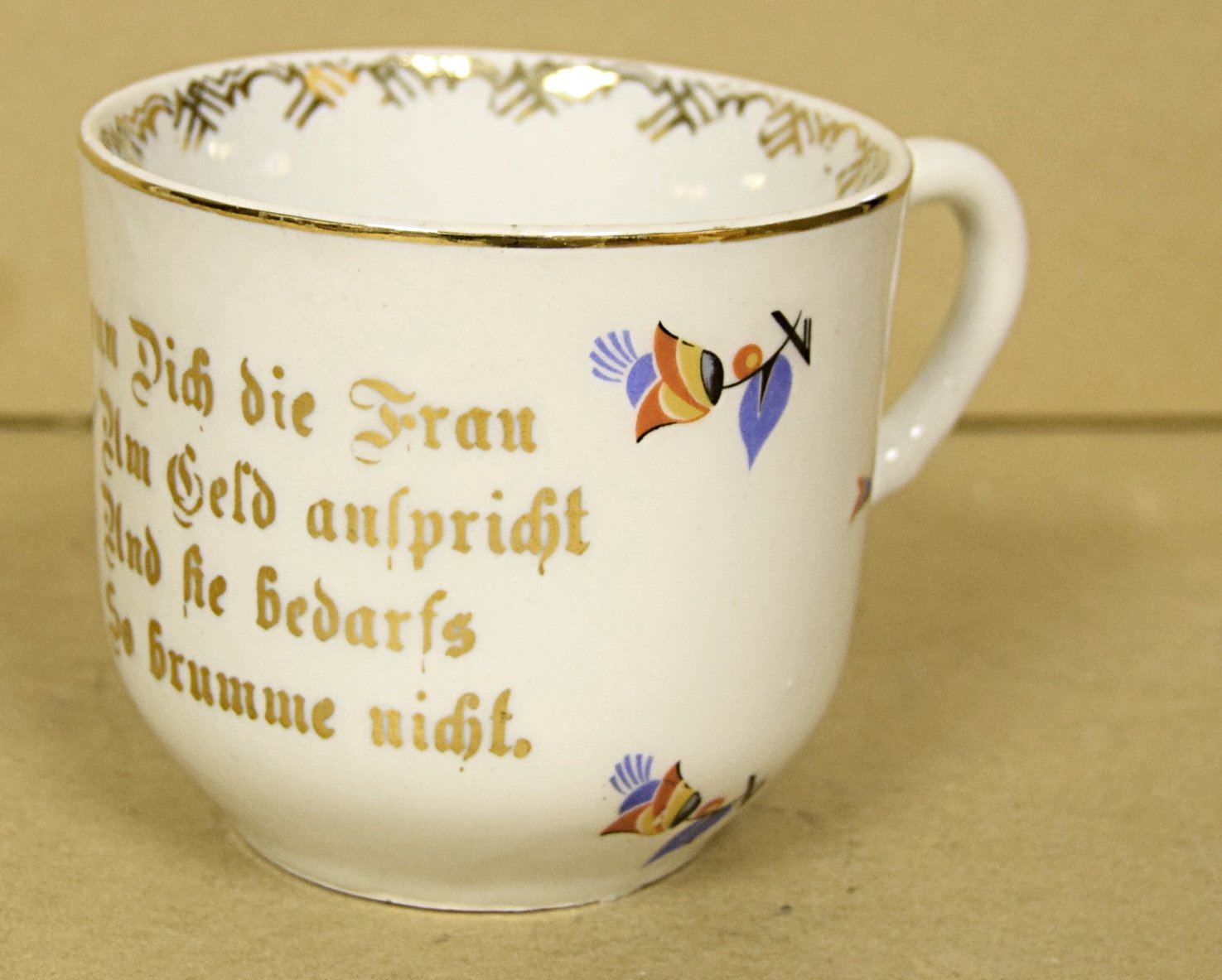 Tasse mit Spruch (Museum Eberswalde CC BY-NC-ND)