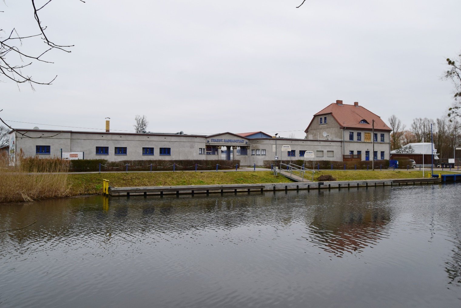 Fotografie, Städtische Badeanstalt Eberswalde nach der Sanierung, 2021 (Museum Eberswalde CC BY-NC-SA)