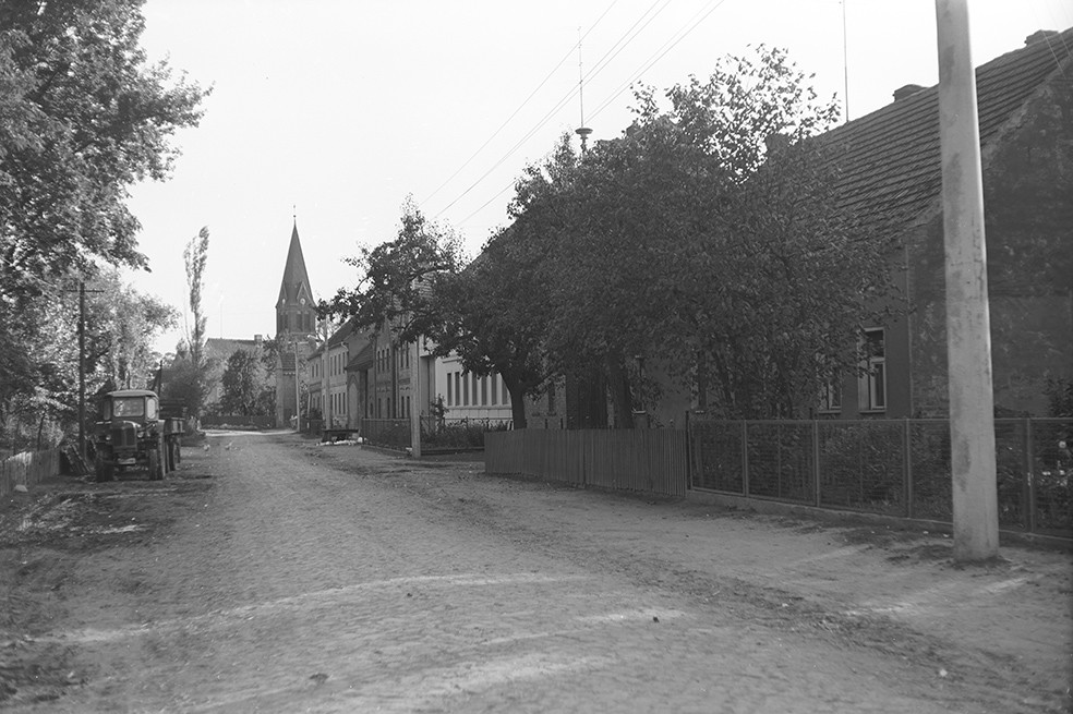 Borgisdorf, Ortsansicht 1 mit Kirche im Hintergrund (Heimatverein "Alter Krug" Zossen e.V. CC BY-NC-SA)