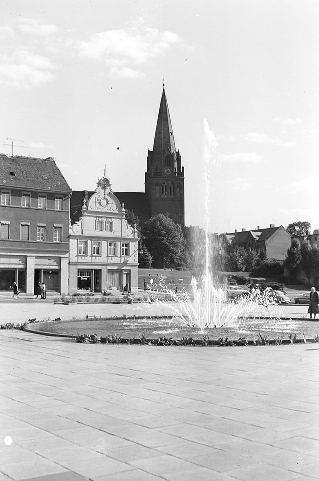 Eberswalde, Marktplatz mit Maria-Magdalenen-Kirche (Heimatverein "Alter Krug" Zossen e.V. CC BY-NC-SA)