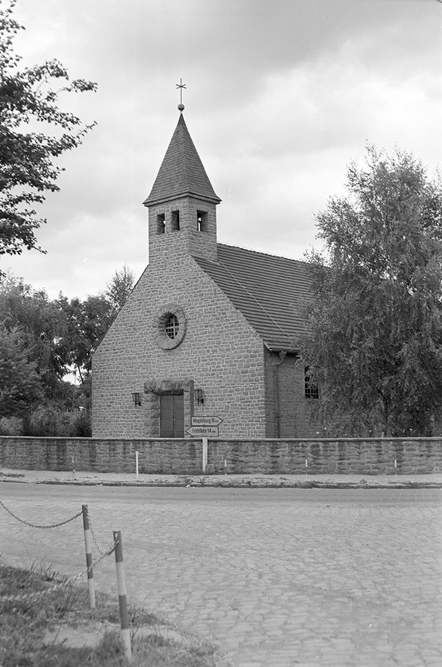 Eichenbarleben, St.-Benedict-Kirche, Ansicht mit Blick auf die St.-Nicolai-Kirche (Heimatverein "Alter Krug" Zossen e.V. CC BY-NC-SA)