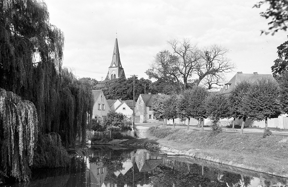 Irxleben, Ortsansicht 4 mit St. Eustachiuskirche (Heimatverein "Alter Krug" Zossen e.V. CC BY-NC-SA)