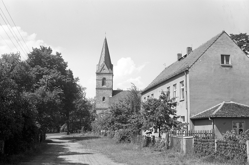 Prieros, Ortsansicht 2 mit Blick auf Dorfkirche (Heimatverein "Alter Krug" Zossen e.V. CC BY-NC-SA)