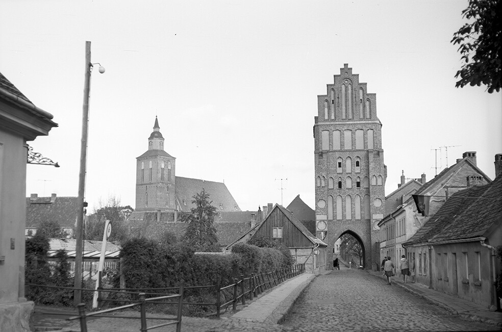 Altentreptow, Kirche und Brandenburger Tor (Heimatverein "Alter Krug" Zossen e.V. CC BY-NC-SA)