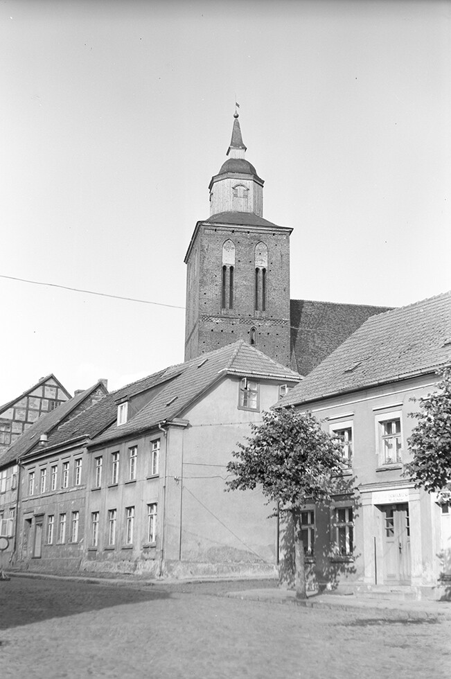 Altentreptow, Ortsansicht mit Kirche (Heimatverein "Alter Krug" Zossen e.V. CC BY-NC-SA)