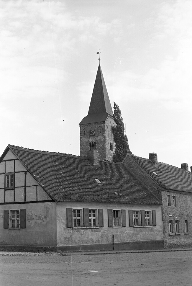 Altenweddingen, Ortsansicht 1 mit Kirche (Heimatverein "Alter Krug" Zossen e.V. CC BY-NC-SA)