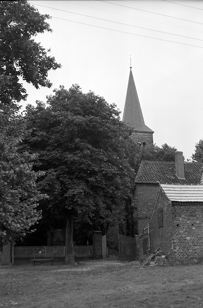 Ausleben, Ortsansicht 2 mit St.-Petri-Kirche (Heimatverein "Alter Krug" Zossen e.V. CC BY-NC-SA)