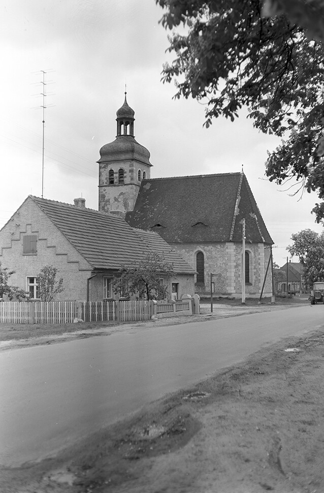 Bernsdorf (Schönwalde), Ortsansicht 2 mit Dorfkirche (Heimatverein "Alter Krug" Zossen e.V. CC BY-NC-SA)
